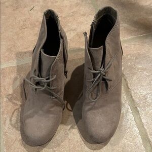 Universal Thread Women's Gray Ankle Booties